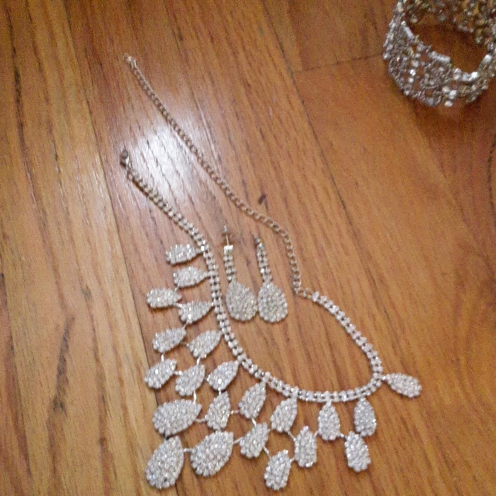 Earrings and necklace set